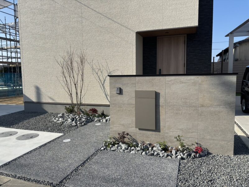 計算された余白で魅せる、モダン・エクステリア